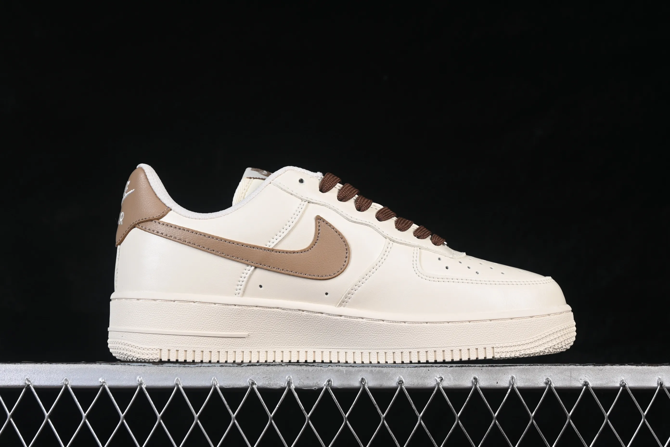 All categories Nk Air Force 1 Air Force series Nk Air Force 1 Low Air Force low-top Nike Air Force 1'07 Low Milk coffee white brown three small hooks Air Force 1 low-top casual sneakers NH0601-584
